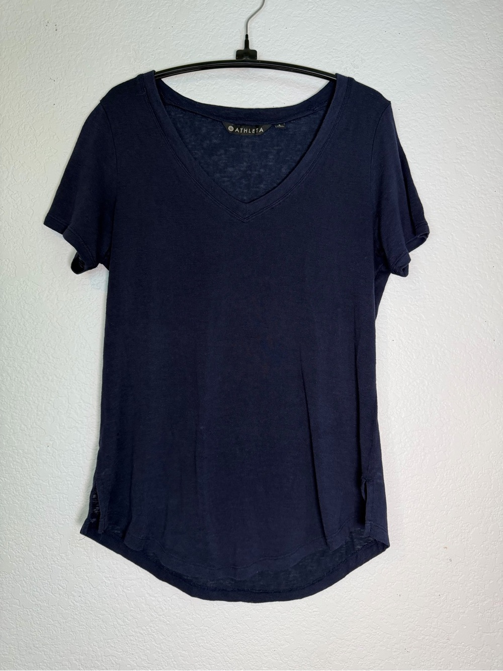 Athleta Navy Breezy Scoop V-Neck Short Sleeve Tee, Size S